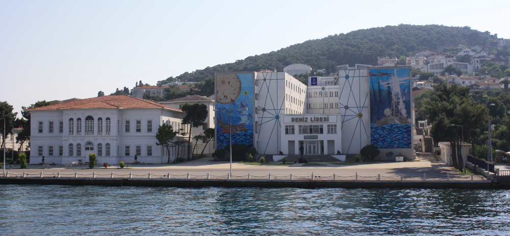 Princovy ostrovy - utečte ruchu Istanbulu 10 Heybeliada Námořní akademie