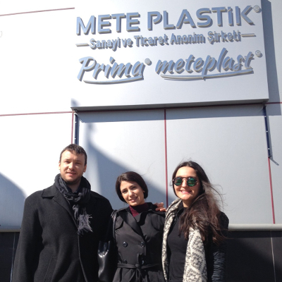 Návštěvu ČeskoTurecko v turecké firmě METE Plastik přivítaly české vlajky