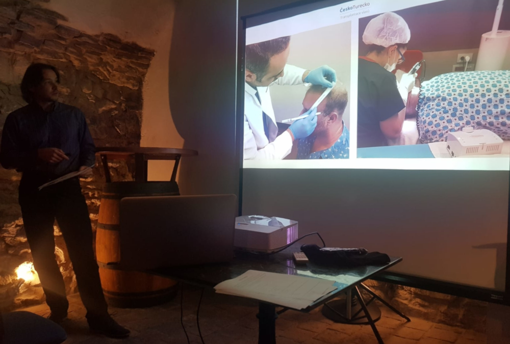 Setkání našich klientů ukázalo, že transplantace vlasů není tabu 1 Prezentace ČeskoTurecko transplantace vlasů