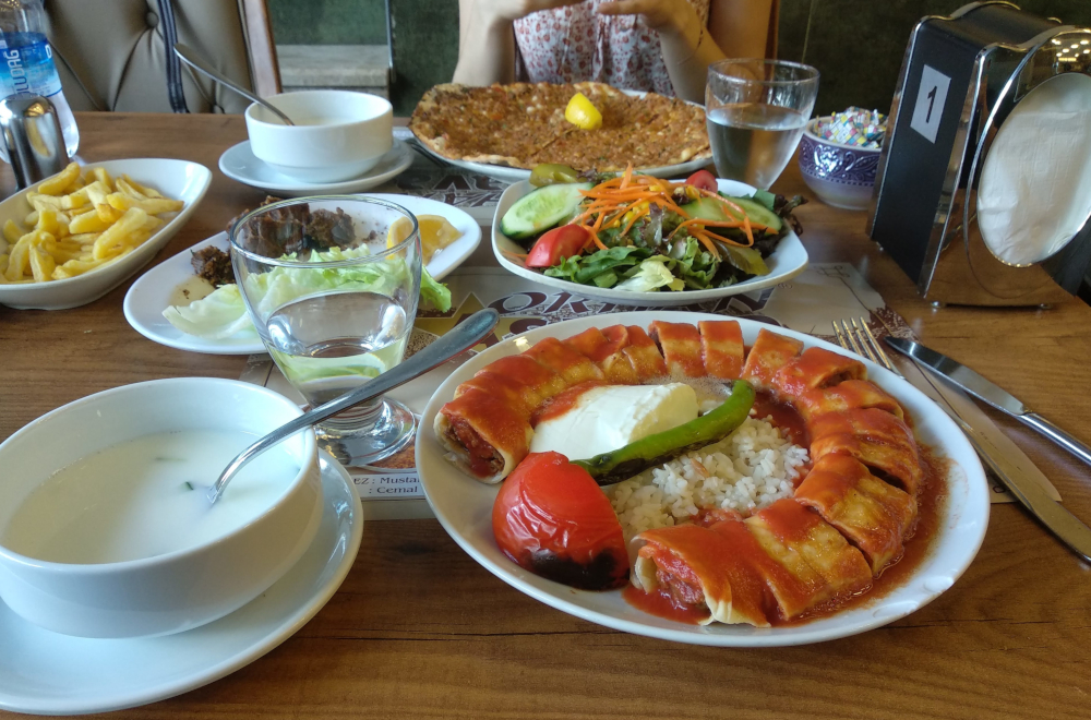 Turecké jídlo v restauraci Aspava, Ankara